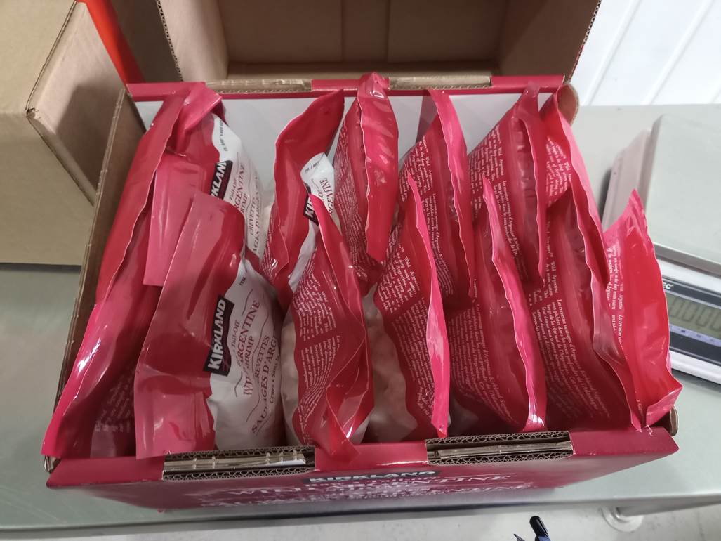 Imagen que contiene interior, tabla, caja, bandeja

Descripci�n generada autom�ticamente