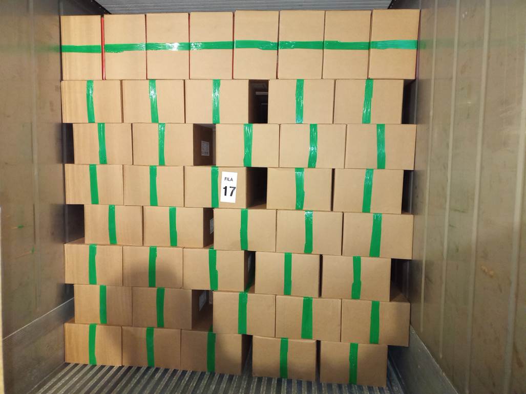 Imagen que contiene interior, verde, con baldosas, pequeño
Descripción generada automáticamente