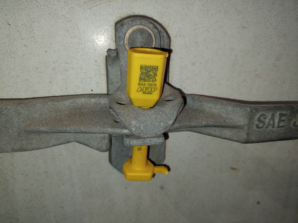 Imagen que contiene edificio, estacionamiento, bicicleta, medidor
Descripción generada automáticamente