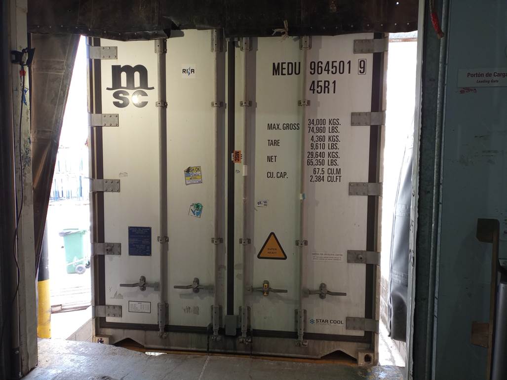 Puerta de entrada de tienda
Descripción generada automáticamente con confianza baja
