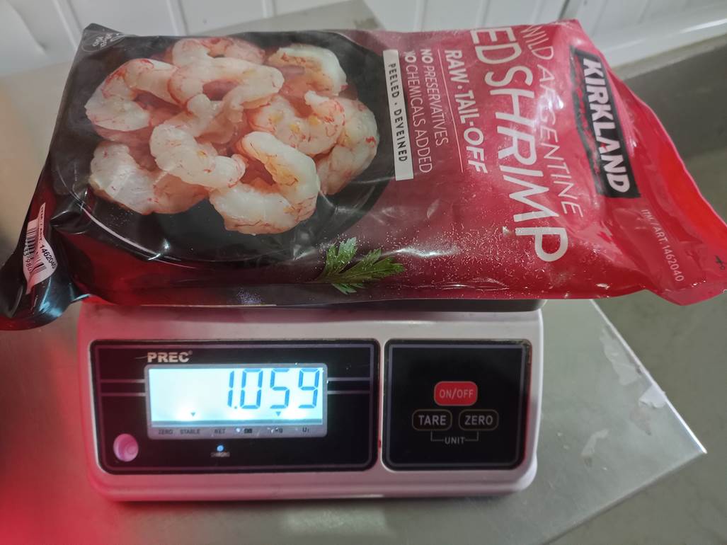 Imagen que contiene coche, alimentos, tabla, reloj
Descripción generada automáticamente