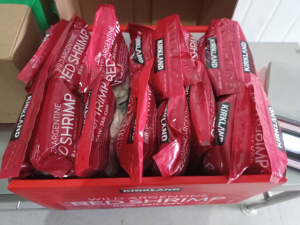 Imagen que contiene interior, tabla, caja, bandeja
Descripción generada automáticamente