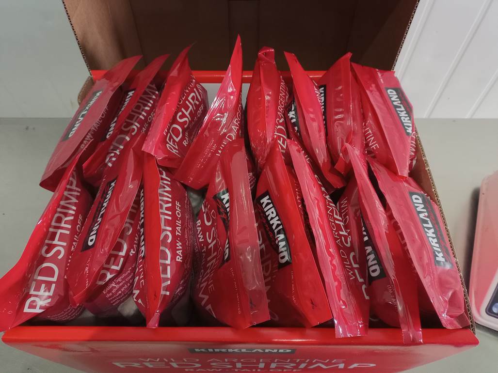 Imagen que contiene caja, rosa, tabla, comida
Descripción generada automáticamente