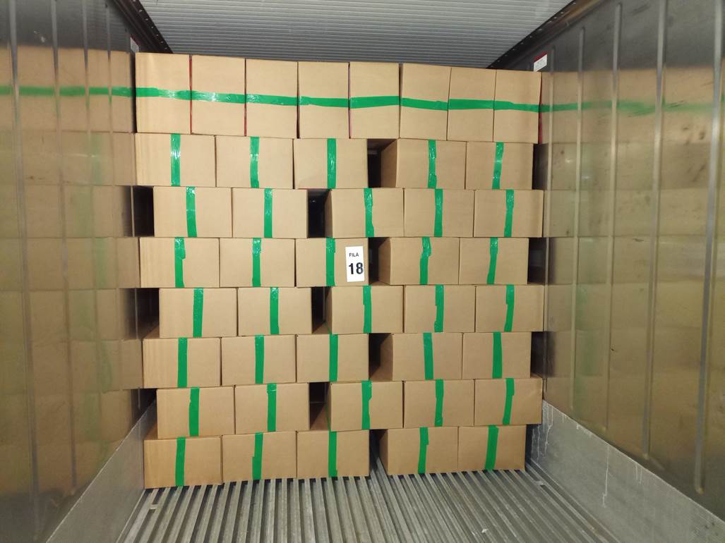 Imagen que contiene interior, con baldosas, verde, edificio

Descripci�n generada autom�ticamente
