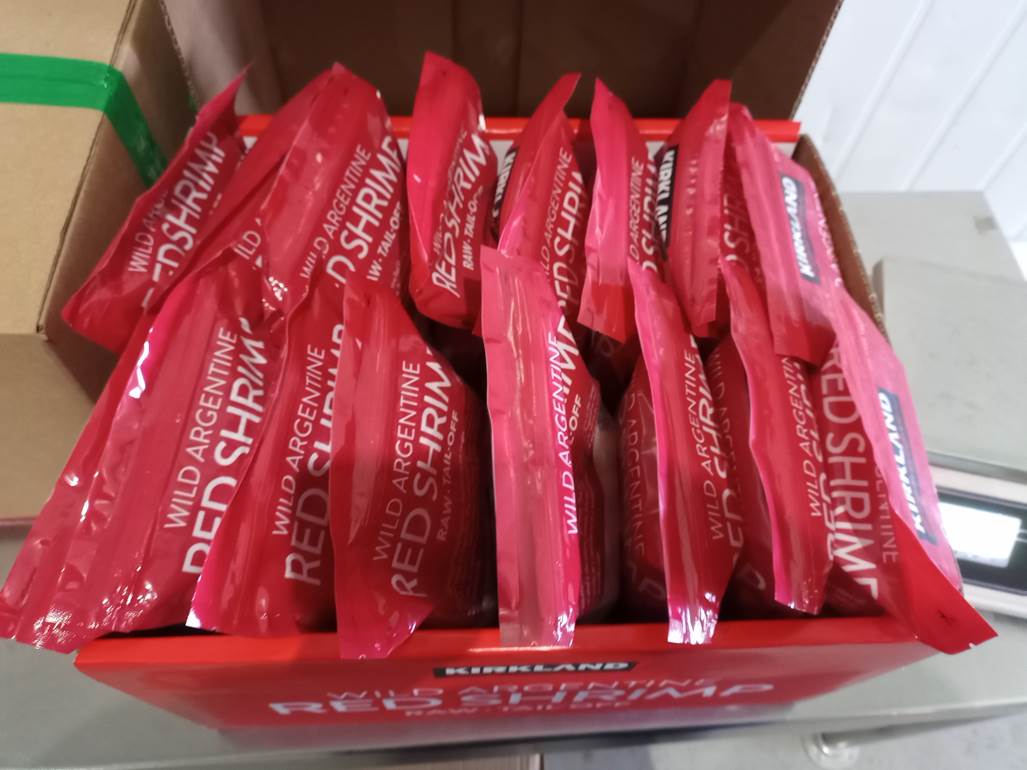 Imagen que contiene interior, tabla, caja, comida
Descripción generada automáticamente