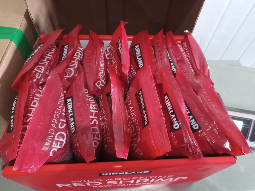 Imagen que contiene interior, tabla, rosa, puesto

Descripci�n generada autom�ticamente
