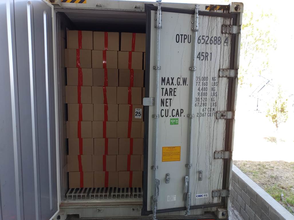 Imagen que contiene exterior, caja, puerta, lado

Descripci�n generada autom�ticamente