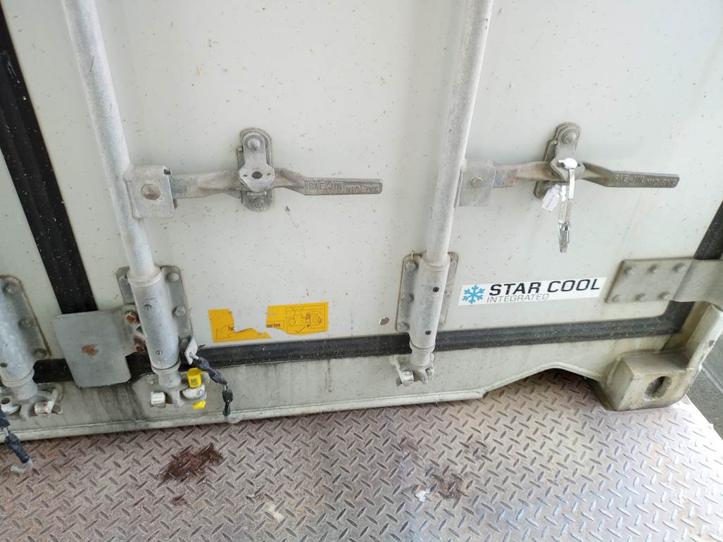 Imagen que contiene interior, edificio, sucio, pequeño
Descripción generada automáticamente