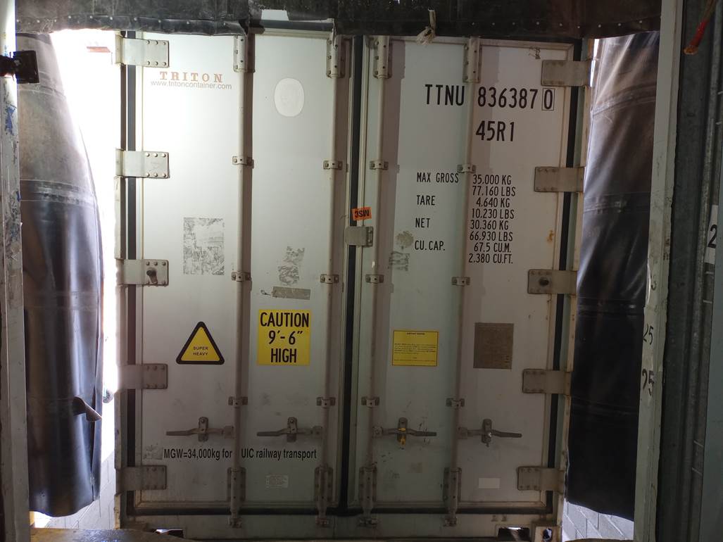 Imagen que contiene interior, edificio, llenado, puerta
Descripción generada automáticamente