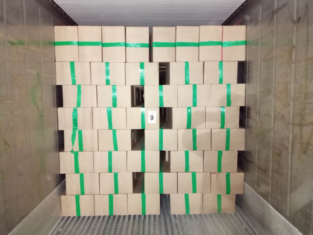 Imagen que contiene interior, con baldosas, verde, azulejo

Descripci�n generada autom�ticamente