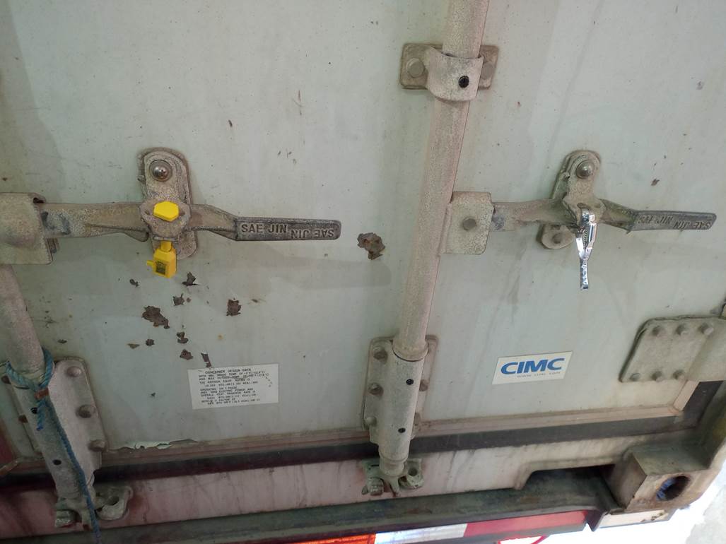 Imagen que contiene interior, sucio, edificio, viejo

Descripci�n generada autom�ticamente