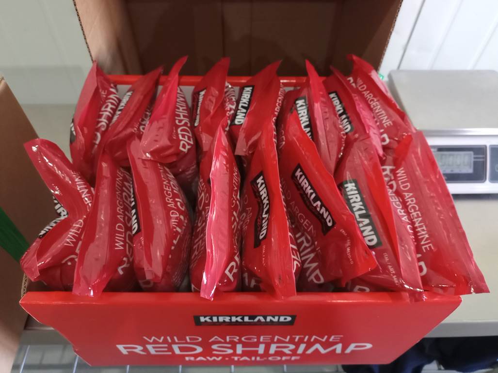 Imagen que contiene interior, tabla, caja, comida
Descripción generada automáticamente