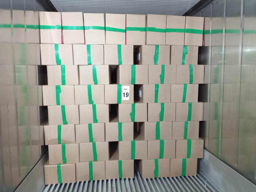 Imagen que contiene interior, verde, con baldosas, viendo
Descripción generada automáticamente