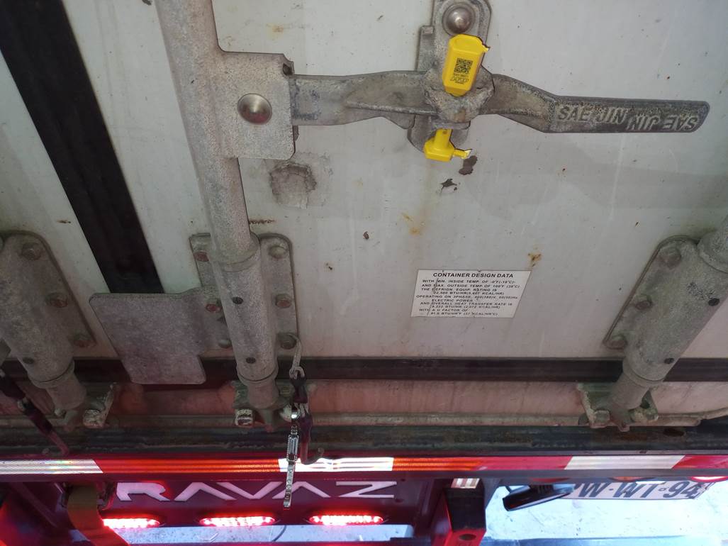 Imagen que contiene interior, edificio, tabla, camioneta
Descripción generada automáticamente