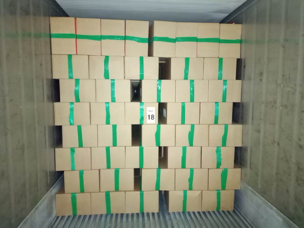 Imagen que contiene interior, con baldosas, verde, azulejo
Descripción generada automáticamente