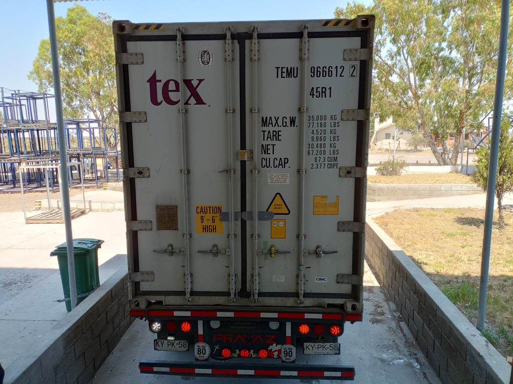 Imagen que contiene exterior, camioneta, camino, calle
Descripción generada automáticamente