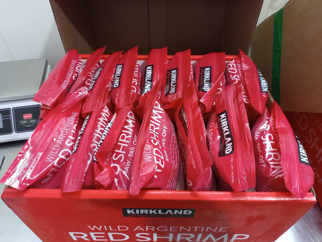 Imagen que contiene caja, tabla, libro, rosa
El contenido generado por IA puede ser incorrecto.