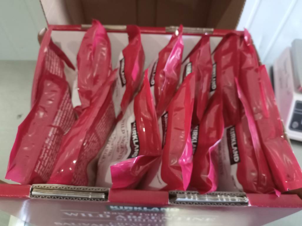 Imagen que contiene interior, tabla, rosa, caja

El contenido generado por IA puede ser incorrecto.